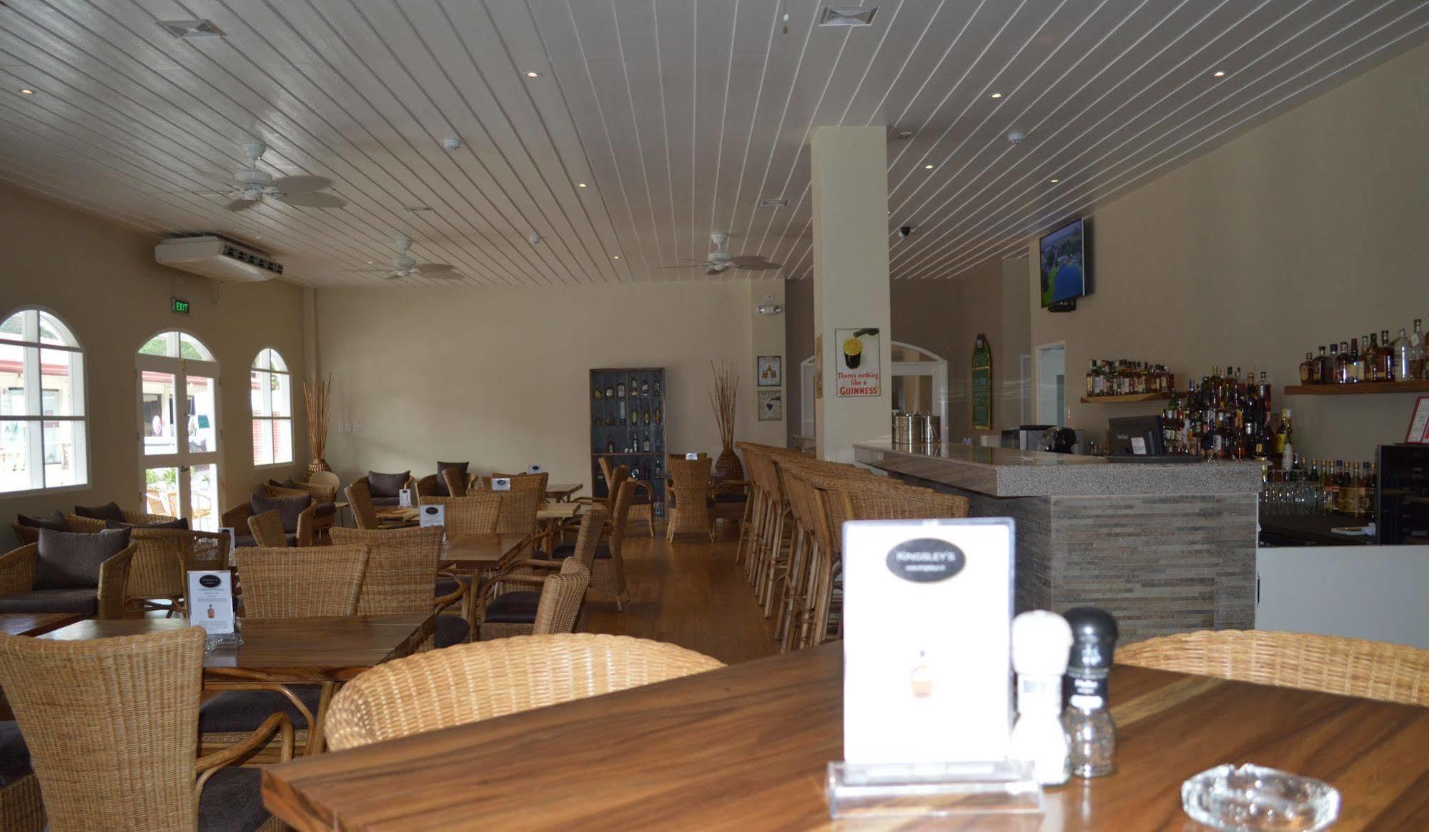 Kingsley'S Hotel And Gastro Pub Mabalacat Extérieur photo